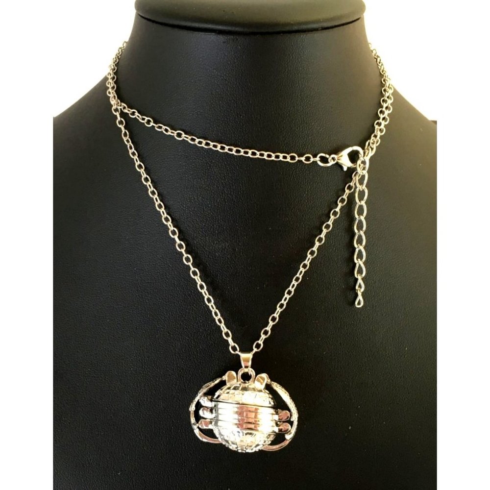 Expandable 4 Photo Locket Ball Pendant Necklace Secured by Angel Wings - Picture 3 of 6